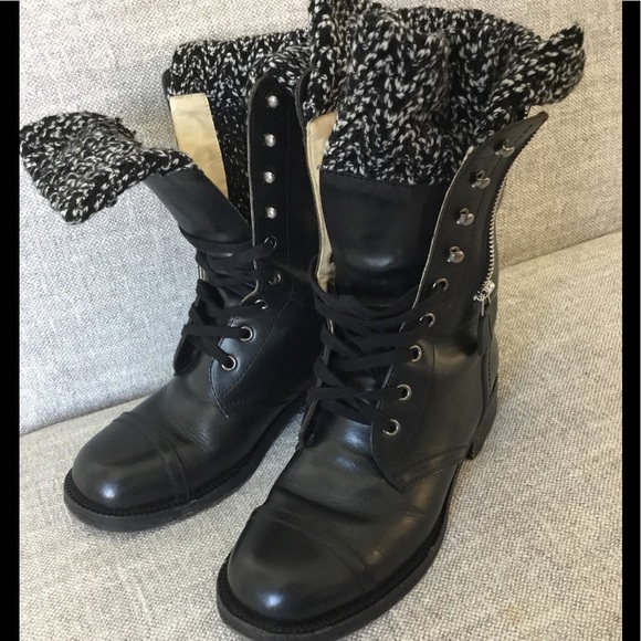 Chanel boots a classic with a twist. Size 37.5 - Picture 1 of 16